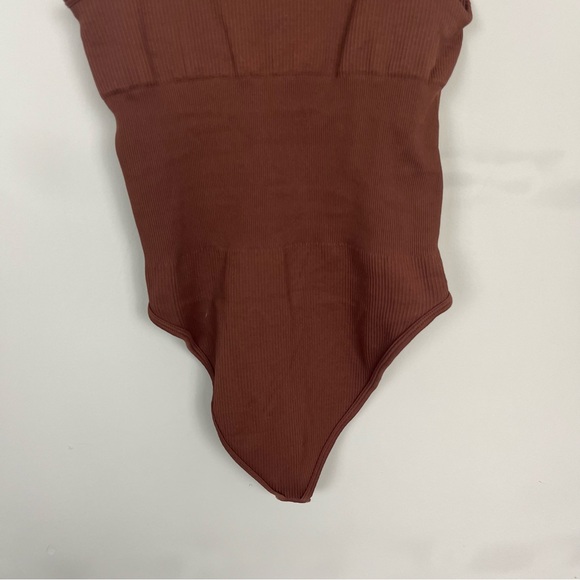 NWOT NOTCH NECK RIBBED SEAMLESS PADDED SLEEVELESS BODYSUIT IN BROWN SIZE MEDIUM - Picture 7 of 16